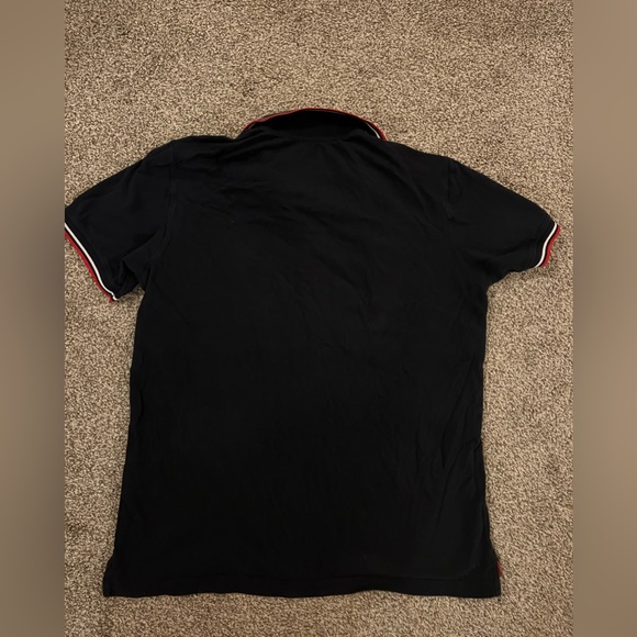 Carolina Herrera t-shirt fits more like a large - Picture 6 of 6